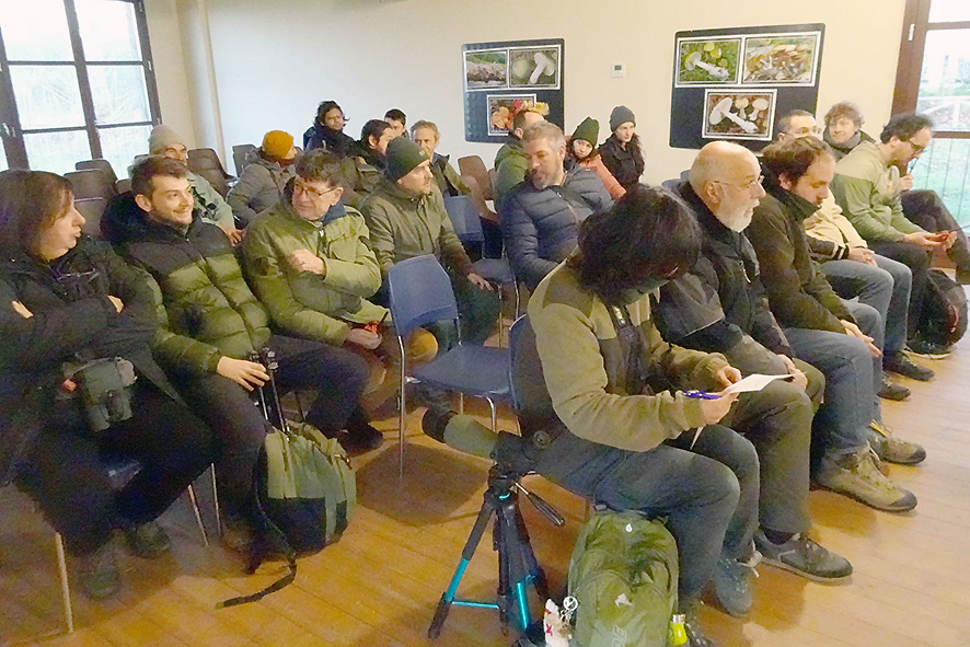 Gruppo di rilevatori e collaboratori del C.U.A. (foto Roberto Macii).